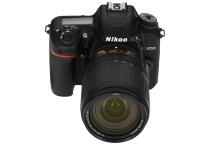 Зеркальный фотоаппарат Nikon D7500 с объективом 18-140mm