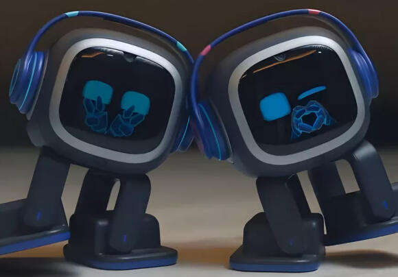 Умный робот EMO со станцией GO HOME на голосовом управлении ChatGPT